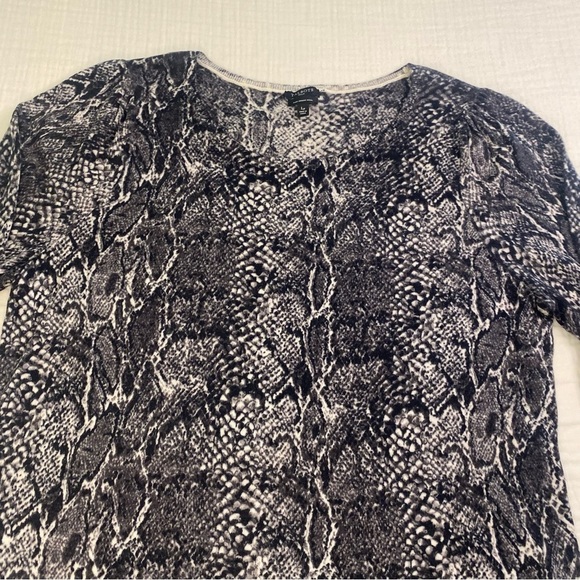 Talbots Black Gray Snake Print Long Sleeve Merino Wool Sweater Shirt LargePetite - Picture 2 of 16